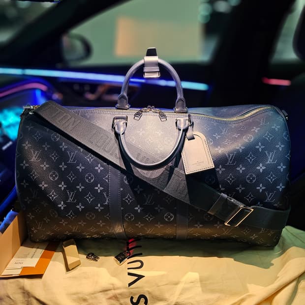 루이비통 퍼렐 한정판 그라데이션 키폴52 블루 (새상품)