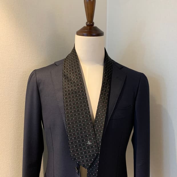 비비안웨스트우드 블랙컬러 도트넥타이 명품 최상급 A+등급 100실크