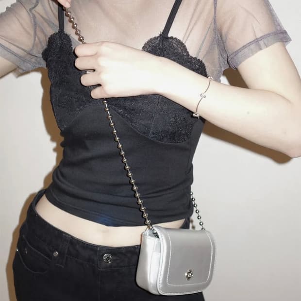 히어리 포피 체인 미니백 실버