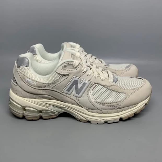 뉴발란스 2002R 화이트 아이보리 250