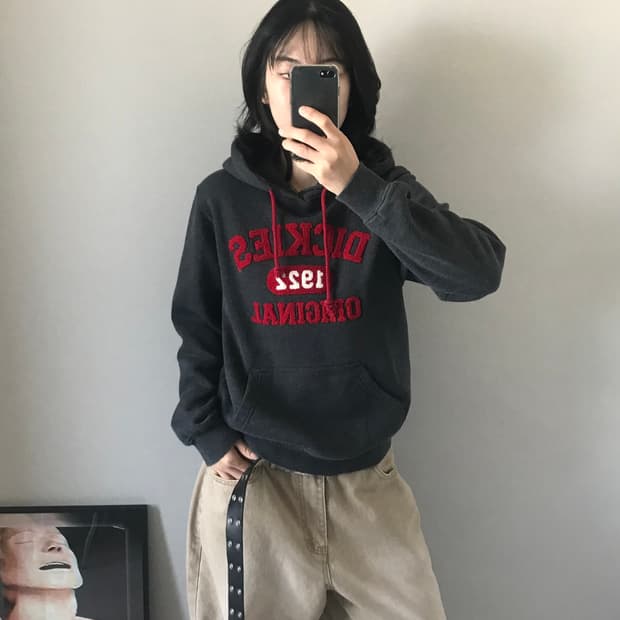 디키즈 중앙 자수 로고 차콜 후드티