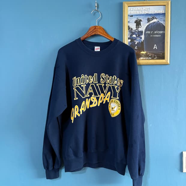 90's U.S Navy Soffee Sweatshirt.