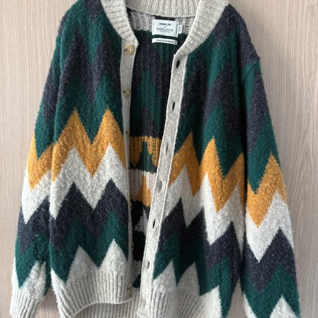 하울린 이스트로그 패턴 니트 가디건
