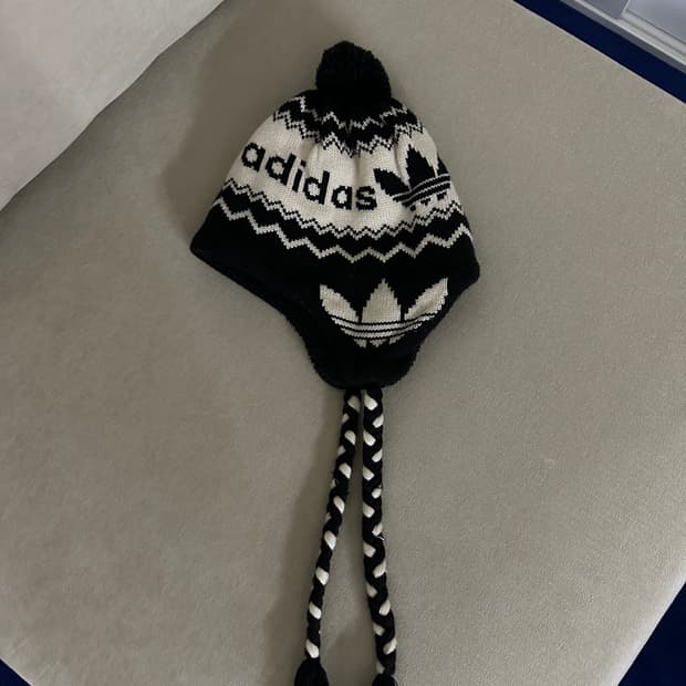 아디다스 이어플랩 비니 모자