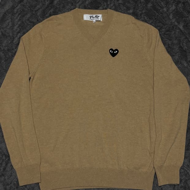 꼼데가르송 브이넥 니트