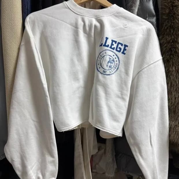 렉토 크롭맨투맨 새상품