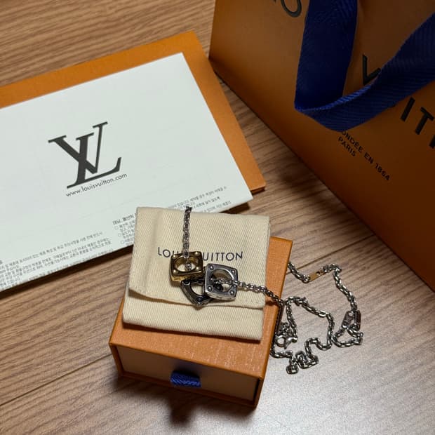 루이비통 모노그램 볼드 목걸이