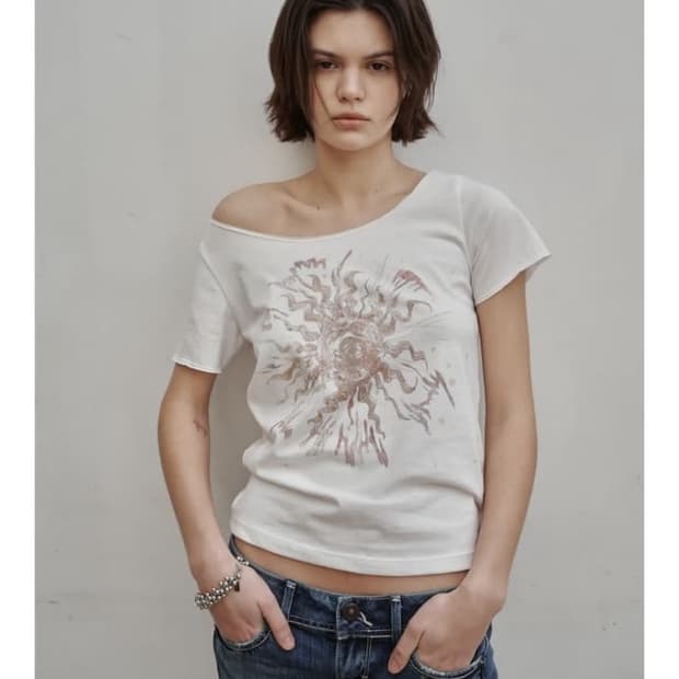 세틀포문 오프숄더 티셔츠