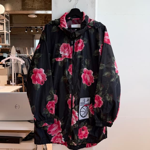 메종 마르지엘라 18ss 블랭크탭 플로랄 프린트 나일론 자켓