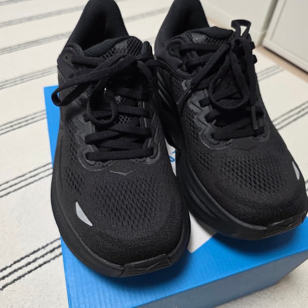 호카 여성 본디9 와이드 245 팝니다