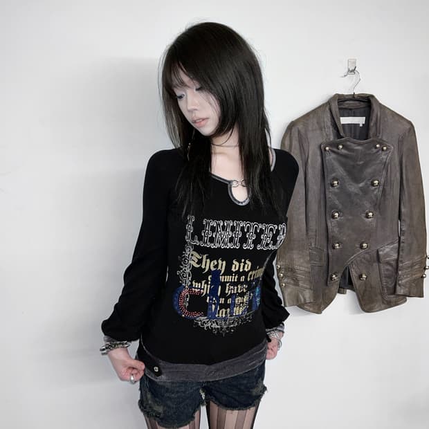 Booty Girl 벨벳 포인트 그래픽 롱슬리브