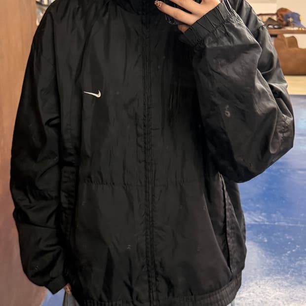 나이키 스우시 블랙 바람막이