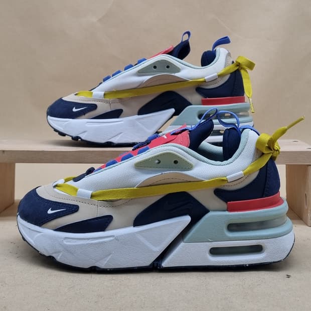 나이키 에어맥스 퓨리오사 라탄 여성운동화235 