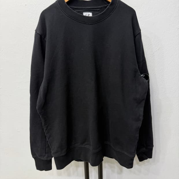 정품) CP컴퍼니 블랙 렌즈 맨투맨 XL