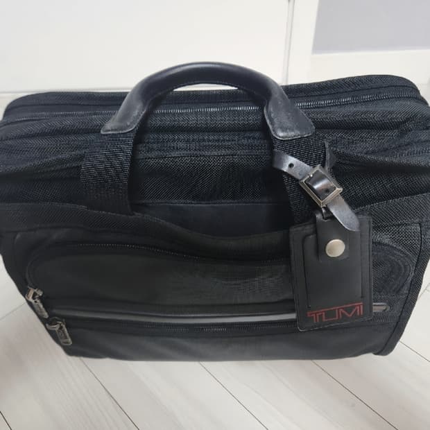 투미(TUMI) 알파 에센셜 랩탑 브리프 케이스 (품번# 26130D4)