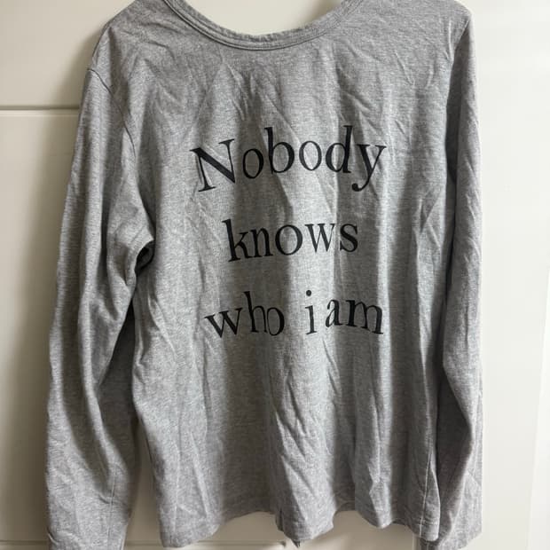 동은 언노운 긴팔 티셔츠