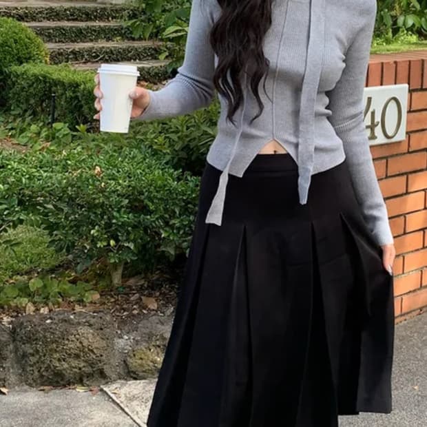 스파오 플리츠 미디 스커트