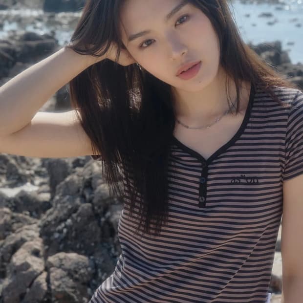 실사) 애즈온 캔디 스트라이프 티 블랙
