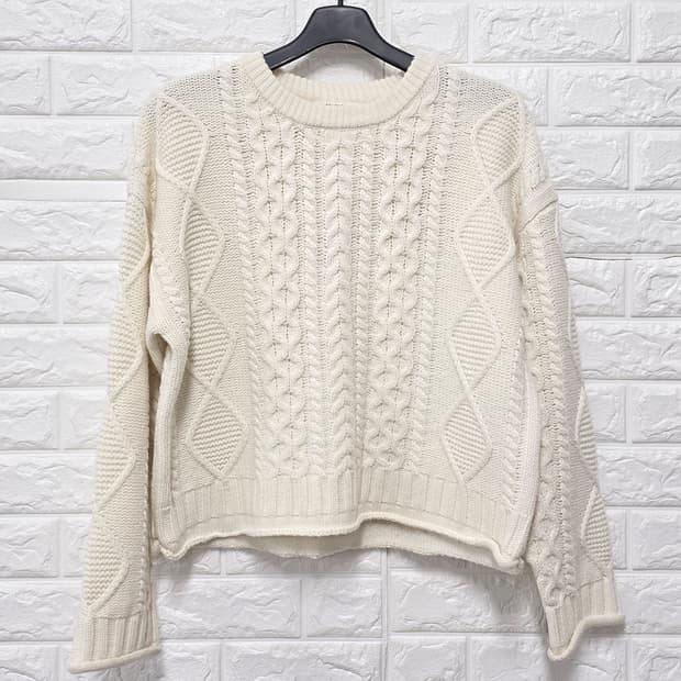 택포_ 25s 스튜디오톰보이 꽈배기 크롭 니트 Free