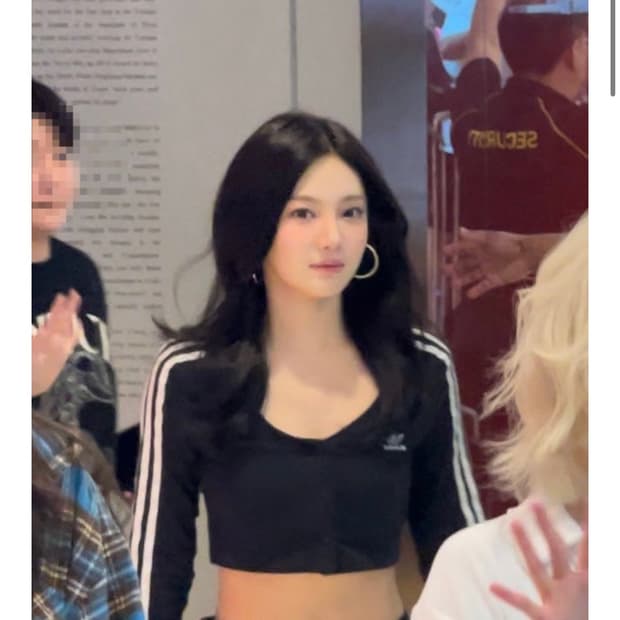 닝닝 착용!! 아디다스 아디컬러 클래식 3S 버튼 긴팔티