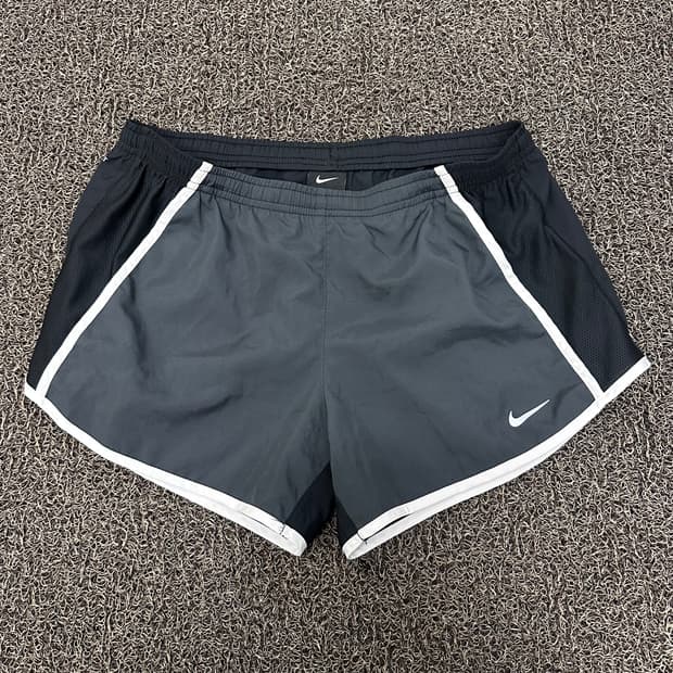 NIKE 나이키 여성 운동복 반바지 M