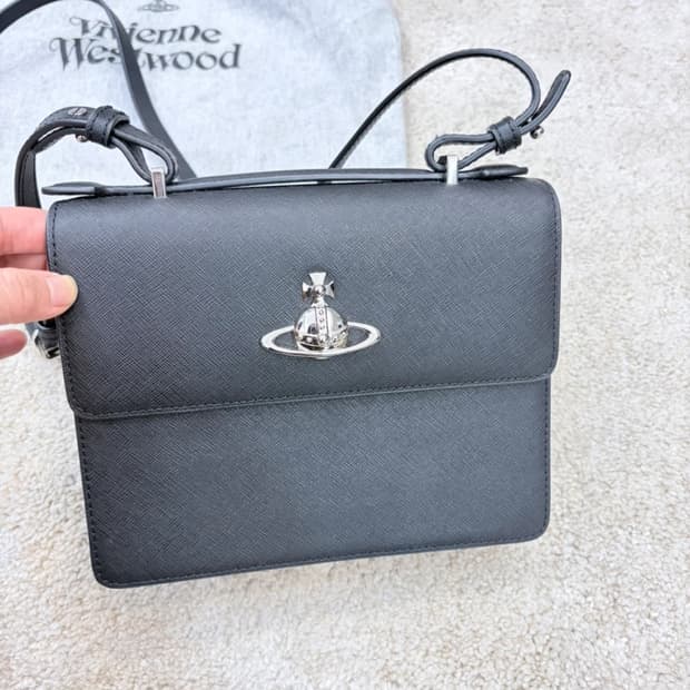 급처) 비비안웨스트우드 블랙 크로스백