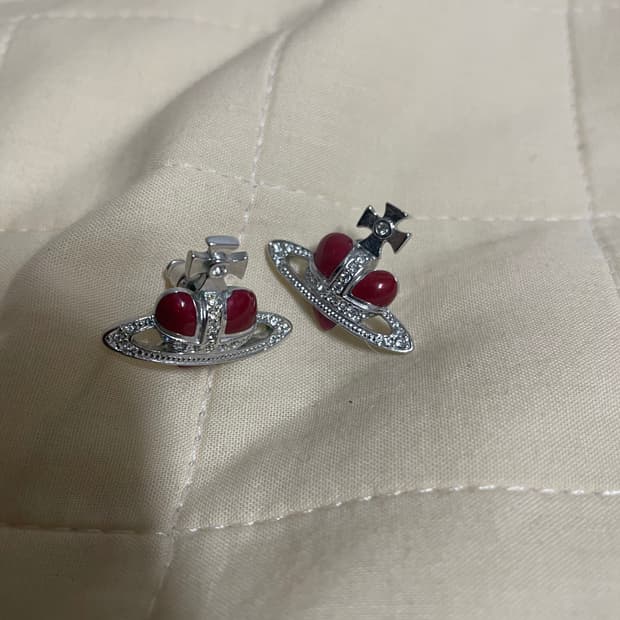 비비안웨스트우드 레드행성 귀걸이