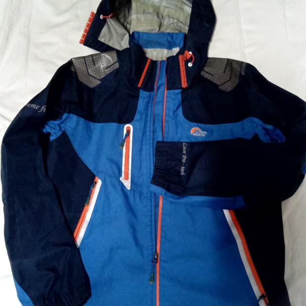 로우 알파인 방수.방풍자켓 + 짚업 티셔츠