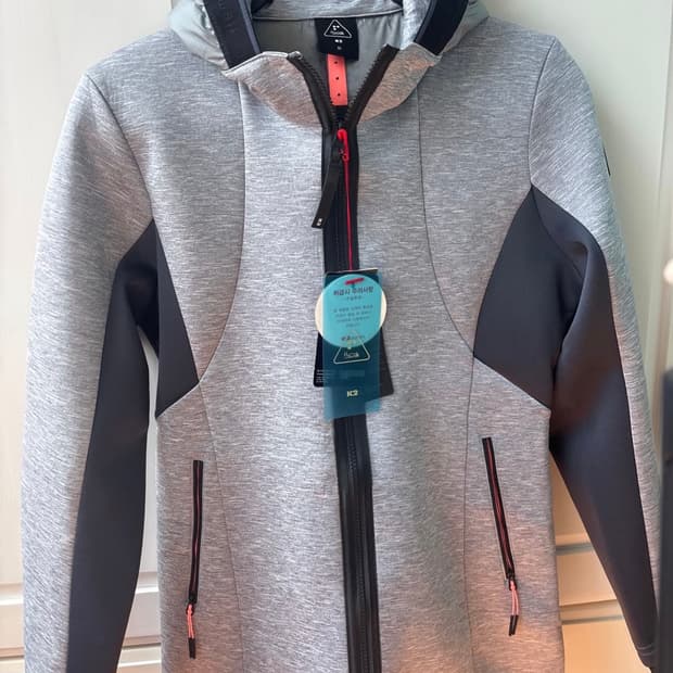 여성 플라이워크 테크쉴드 자켓 판매합니다 