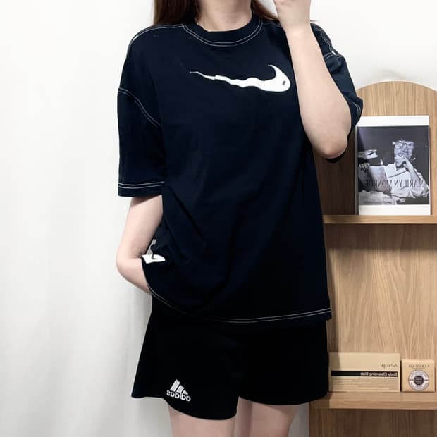 [정품] 나이키 블랙 스티치 빅스우시 반팔티 [ M ]