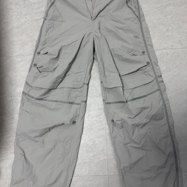 산산기어 TAPED BUTTON PANTS [LIGHT GREY]