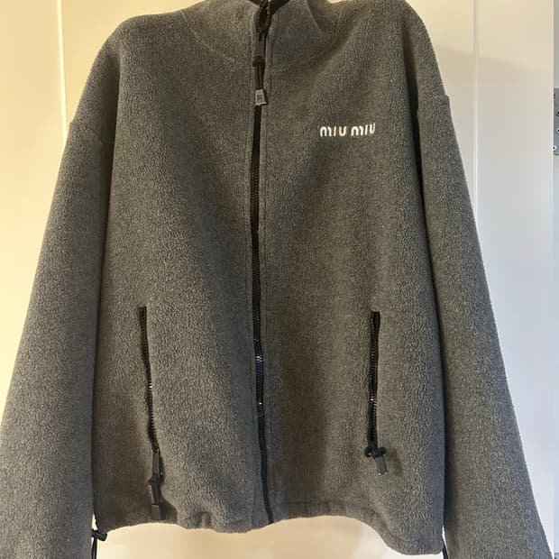 미우미우 플리스자켓