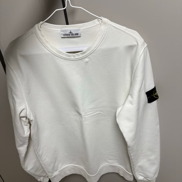 스톤 아일랜드 62420 브러쉬드 코튼 플리스 가먼트 다이드 크루넥 스웨