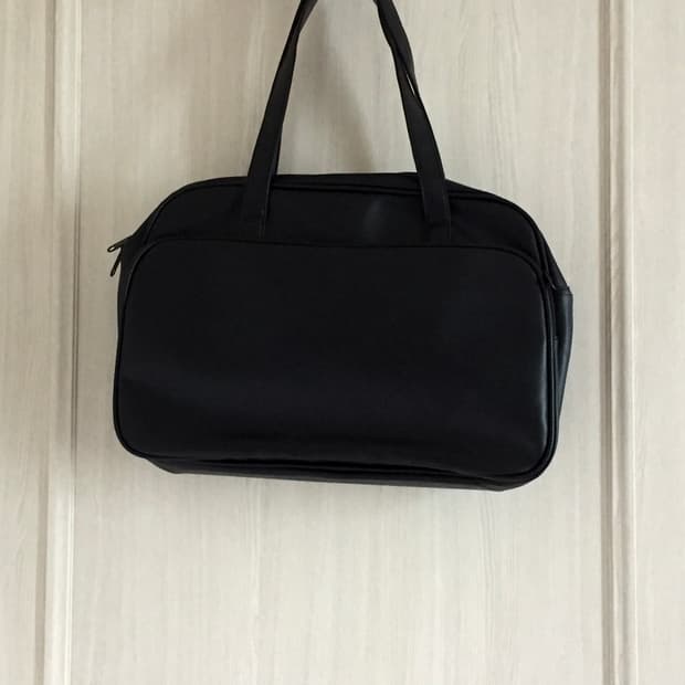 Leather shoulder bag
