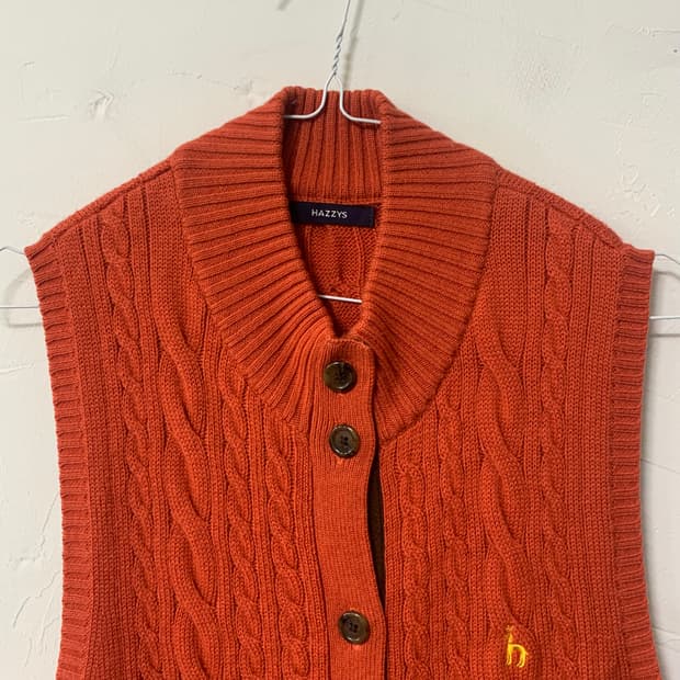 (95) 헤지스 오렌지색 니트 조끼