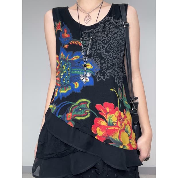 빈티지 데시구알 오리엔탈 블랙 슬리브리스