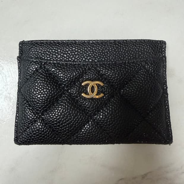 샤넬 클래식 캐비어 카드홀더 금장 팝니다