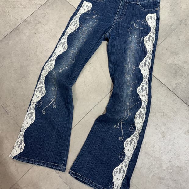 레이스 자수 부츠컷 데님 팬츠