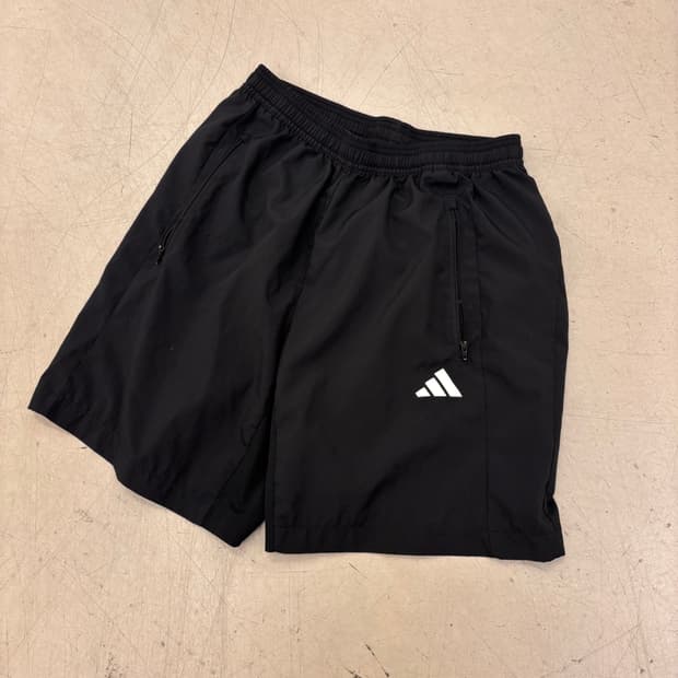 아디다스 스포티 스몰로고 반바지