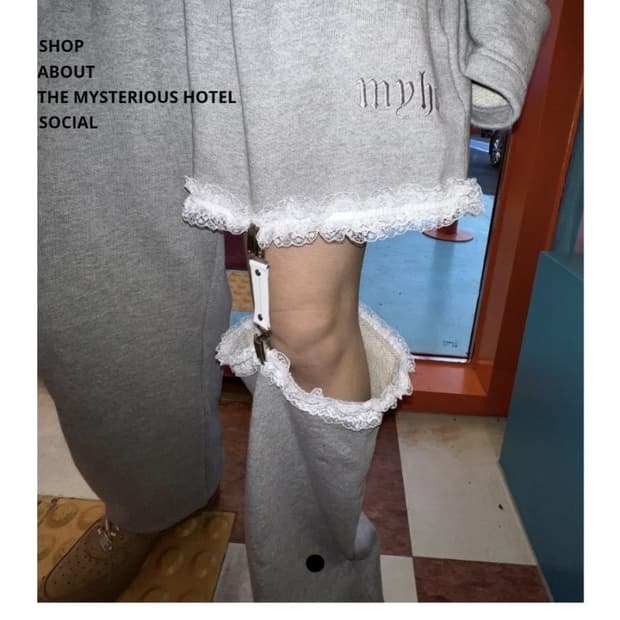 더미스테리어스호텔 가터 팬츠 그레이