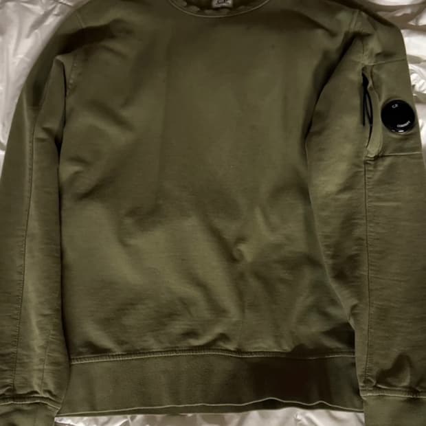 cp 컴퍼니 렌즈 맨투맨 카키