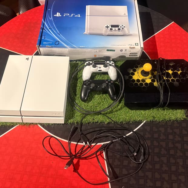 [중고] 플레이스테이션 4 + 각종 부자재 및 타이틀