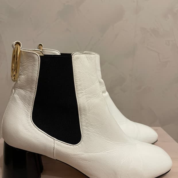슈콤마보니 골드링 화이트 첼시부츠 380 (245)