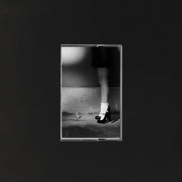 아리아나그란데 정규8집 petal 한정판 카세트테이프 (블랙컬러)