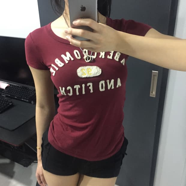 Abercrombie 딱붙슬림핏 버건디 라운드 반팔