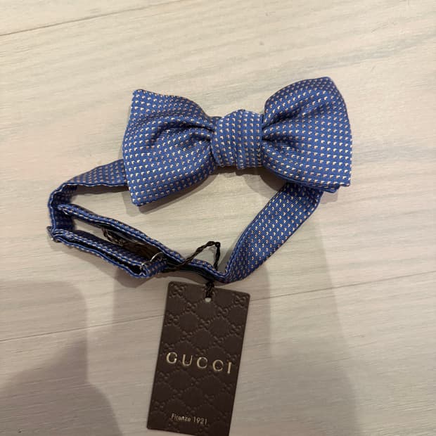 구찌(Gucci) 블루 실크 보타이