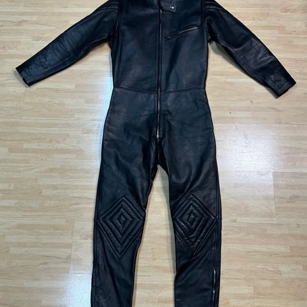 LEAD 원피스 가죽 슈트