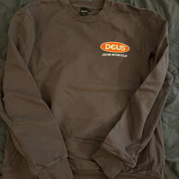 데우스 엑스 마키나 맨투맨  스웻셔츠