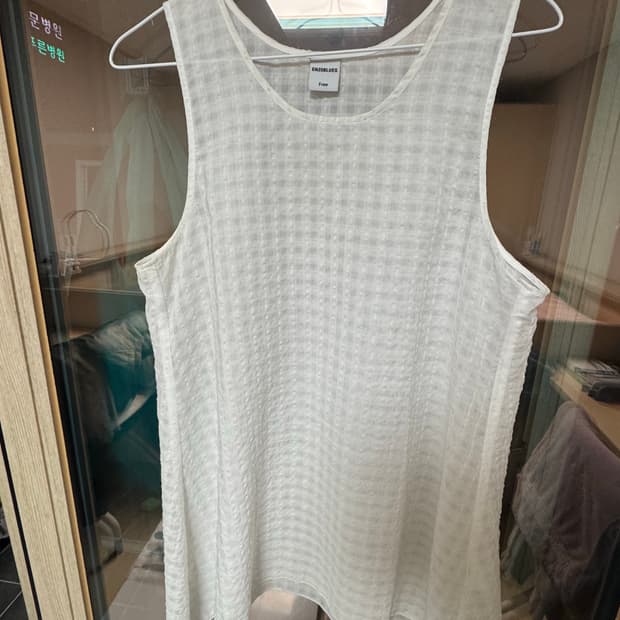 엔조블루스 넷 체크 슬리브리스 탑 (White)