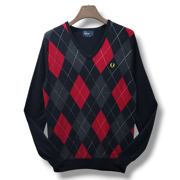 [L] 프레드페리 아가일 브이넥 메리노울 스웨터 니트
